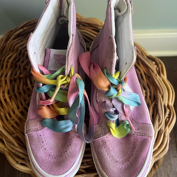 Girls pink suede high top vans, checkered soles, rainbow laces - Picture 5 of 6